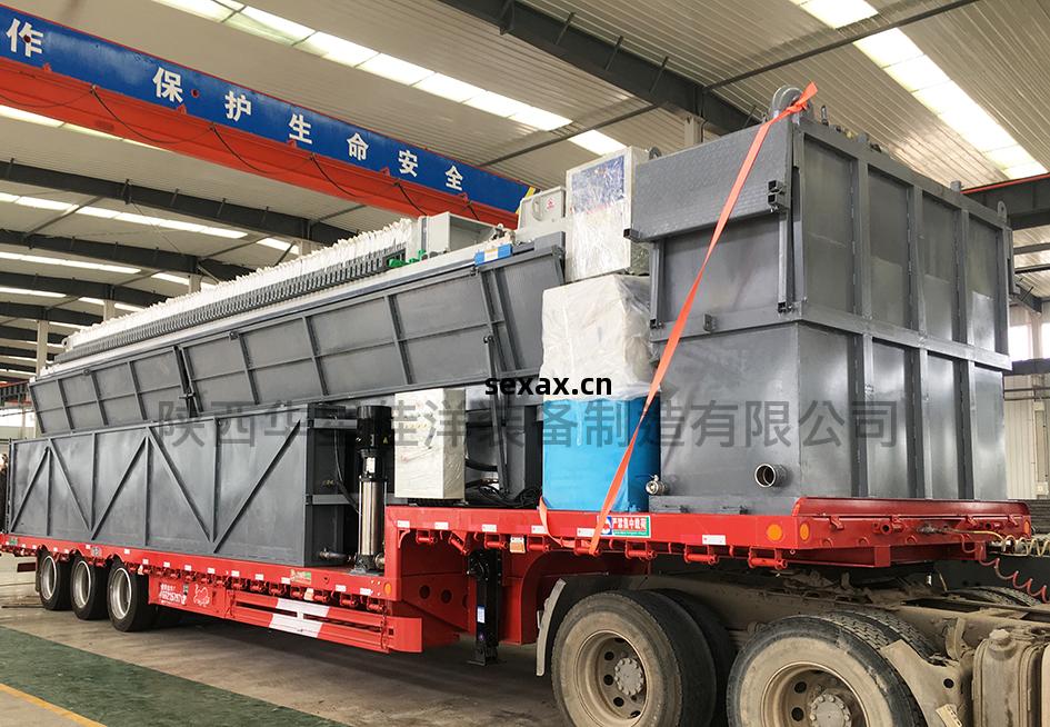 車載式(shi)壓濾(lv)機使(shi)用(yong)現場